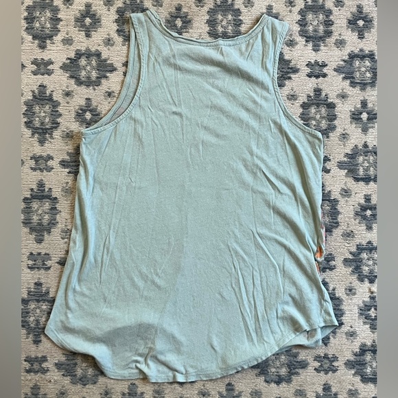 Lucky brand floral and blue tank top size m - Picture 3 of 3